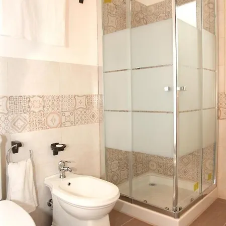 Francesco E Tanina *